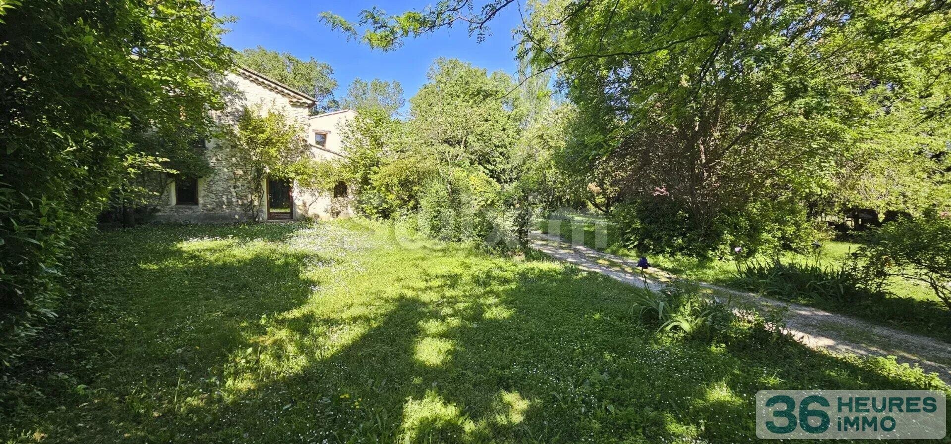 Mas de 345 m² sur 1,9 hectares
