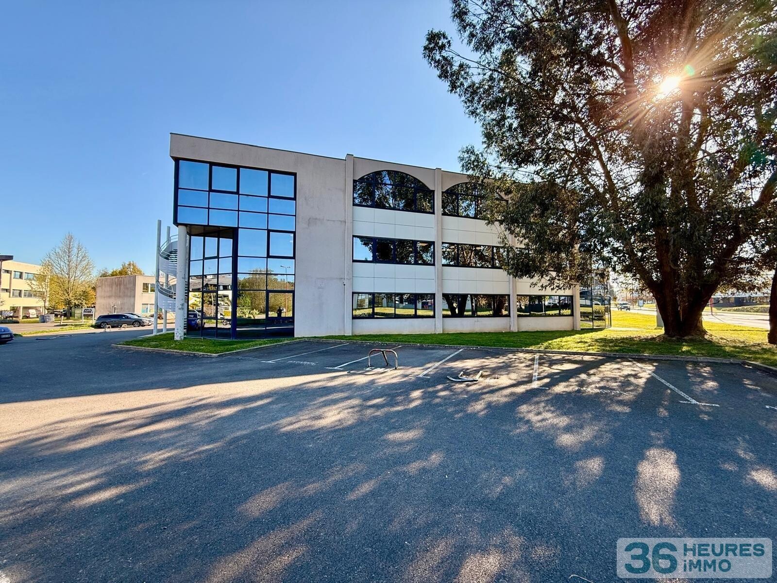 Bureaux / 360 m²