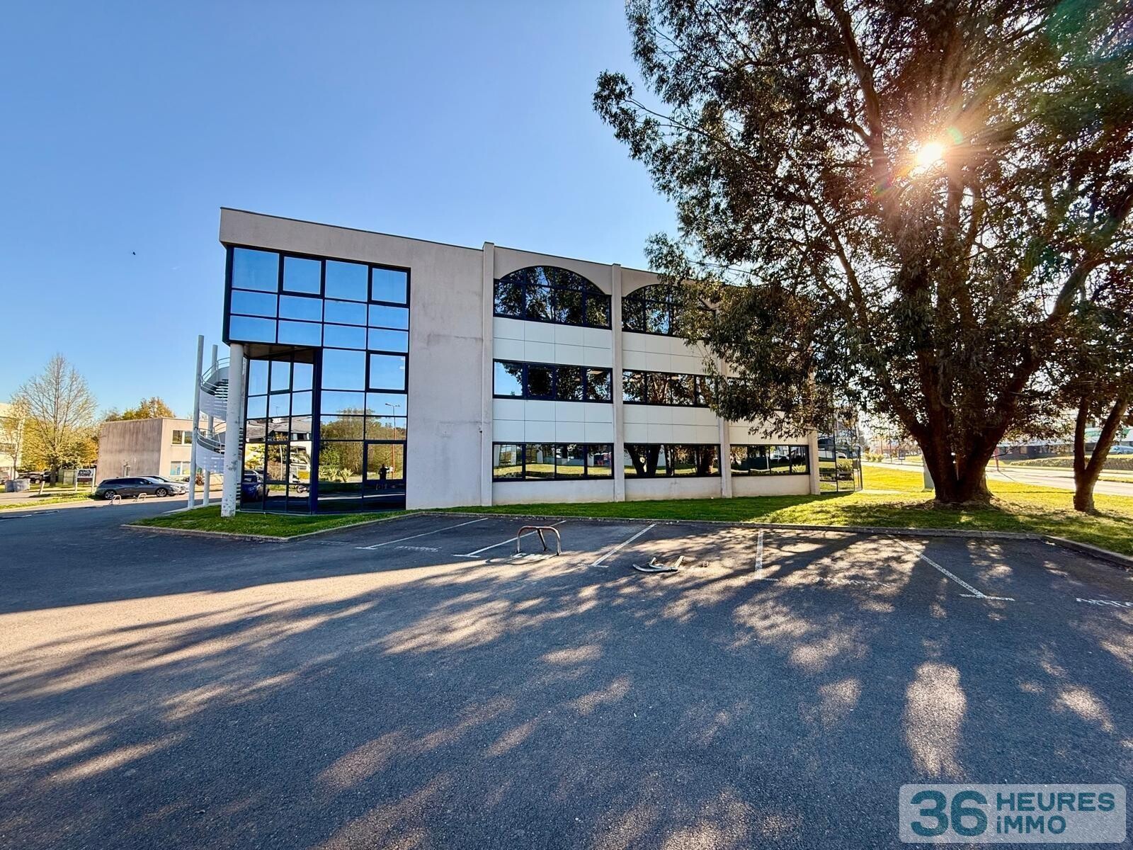 Bureaux / 360 m²