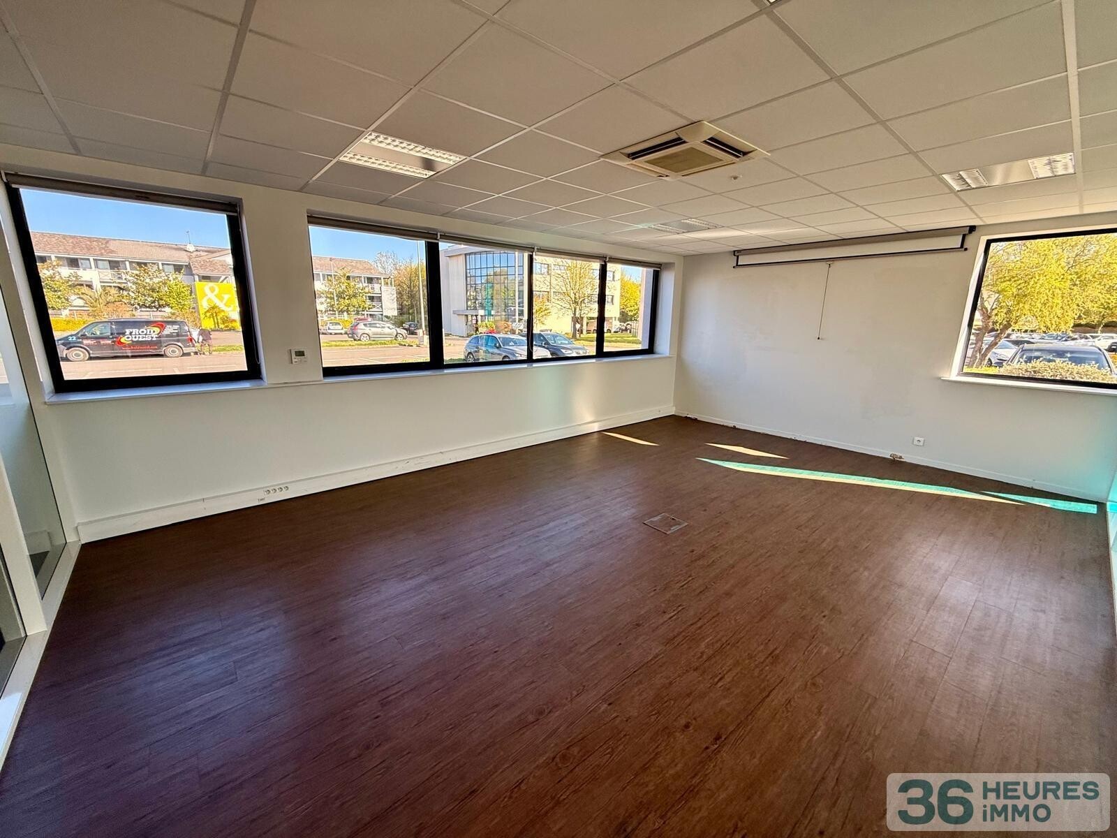 Bureaux / 360 m²