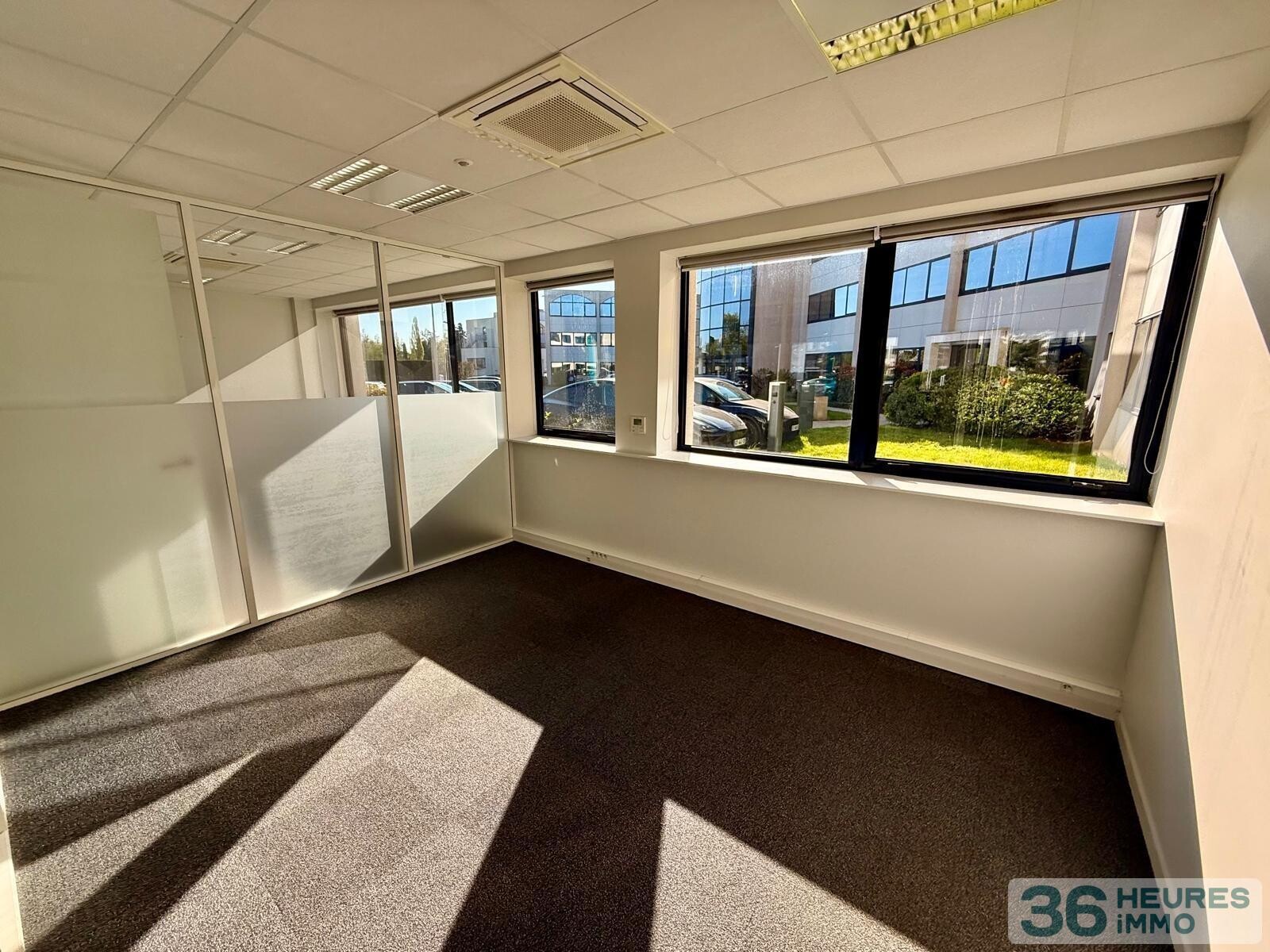 Bureaux / 360 m²