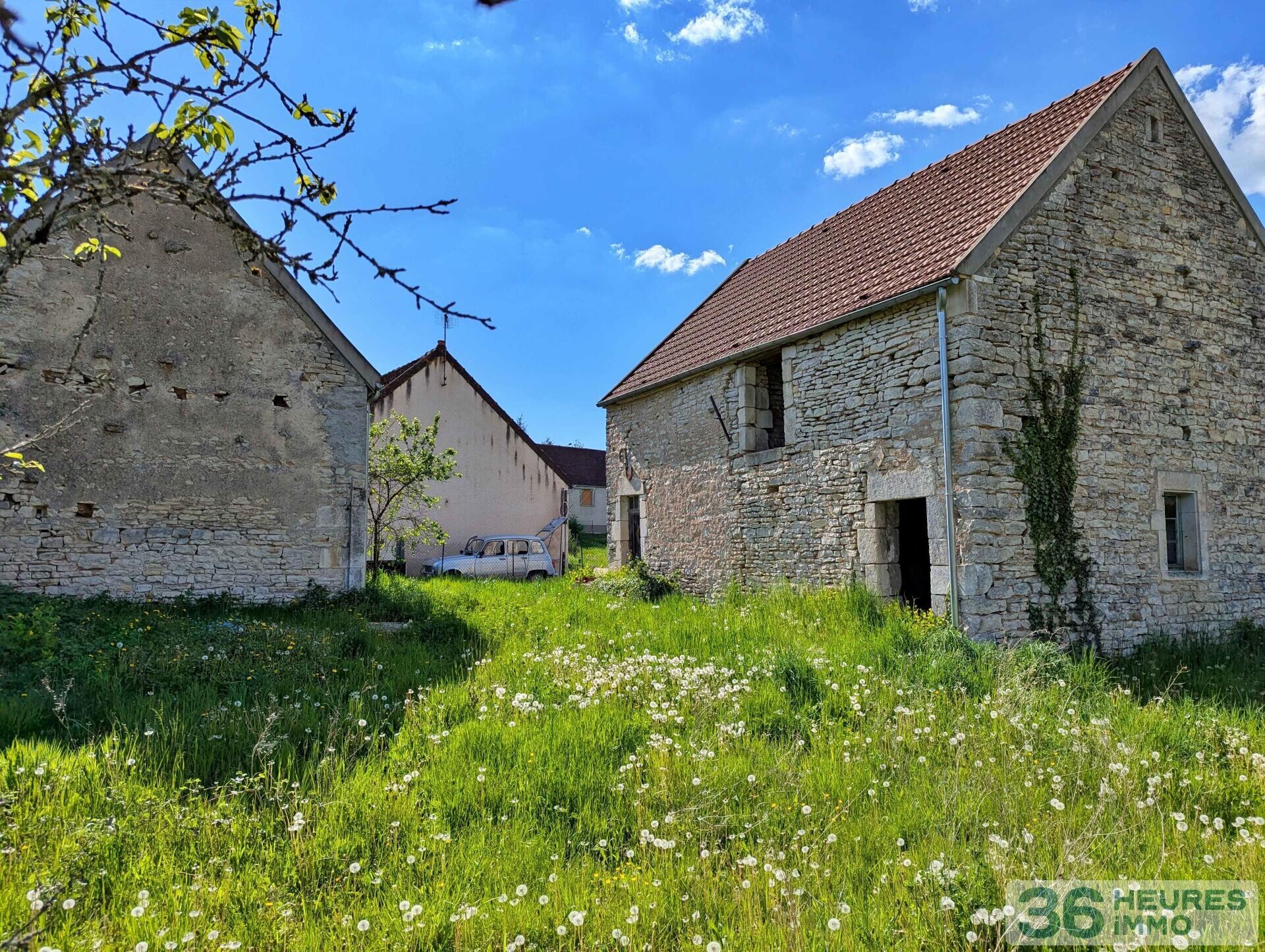Idéal investisseur ou amateur de projet : Maison à réhabiliter avec dépendances et jardin