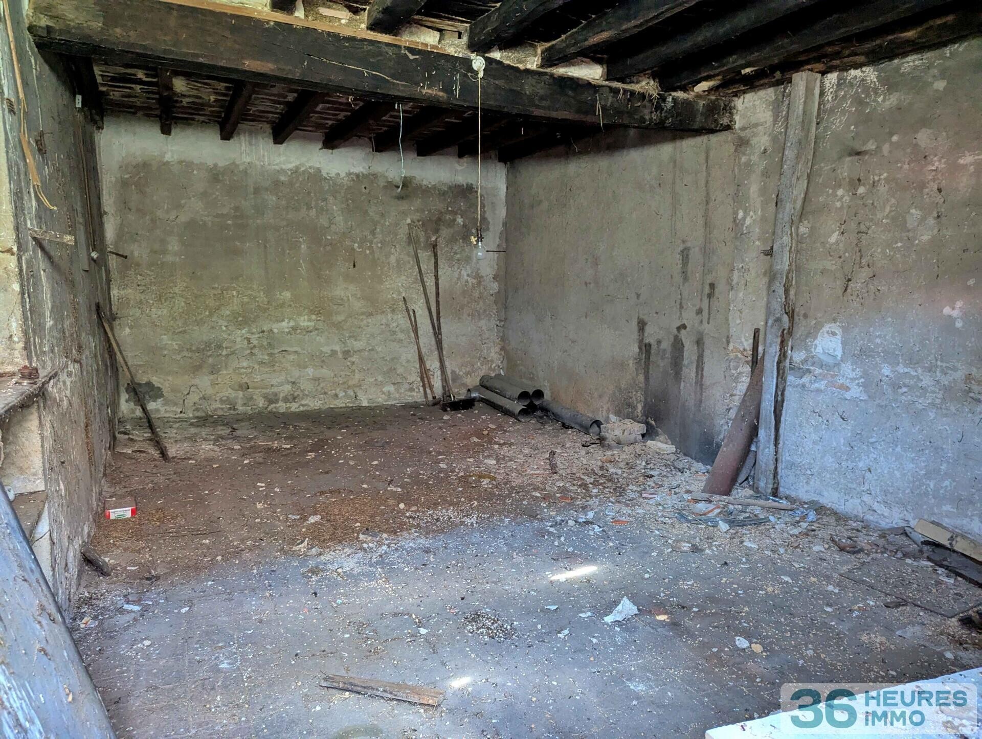 Idéal investisseur ou amateur de projet : Maison à réhabiliter avec dépendances et jardin