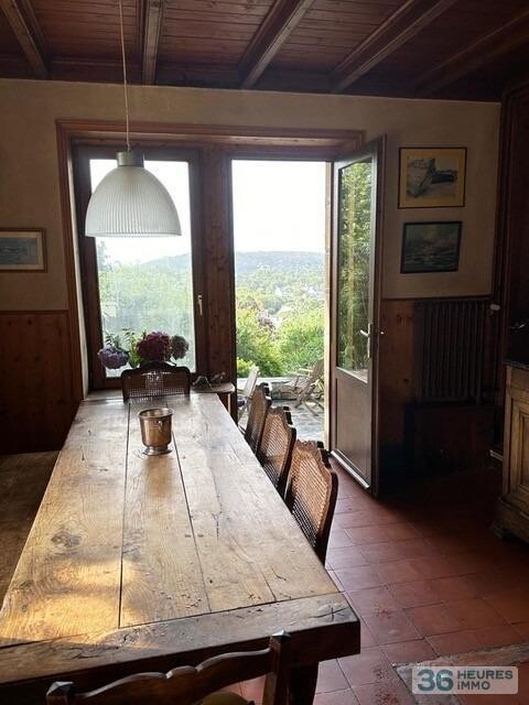 Villa des années 30 avec dépendances habitables