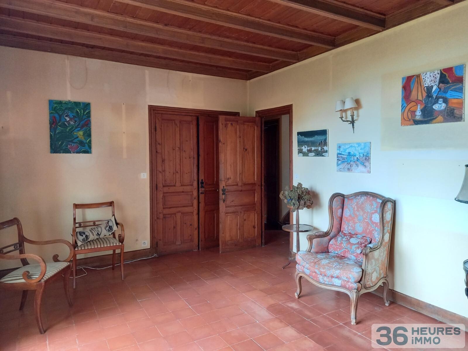 Villa des années 30 avec dépendances habitables