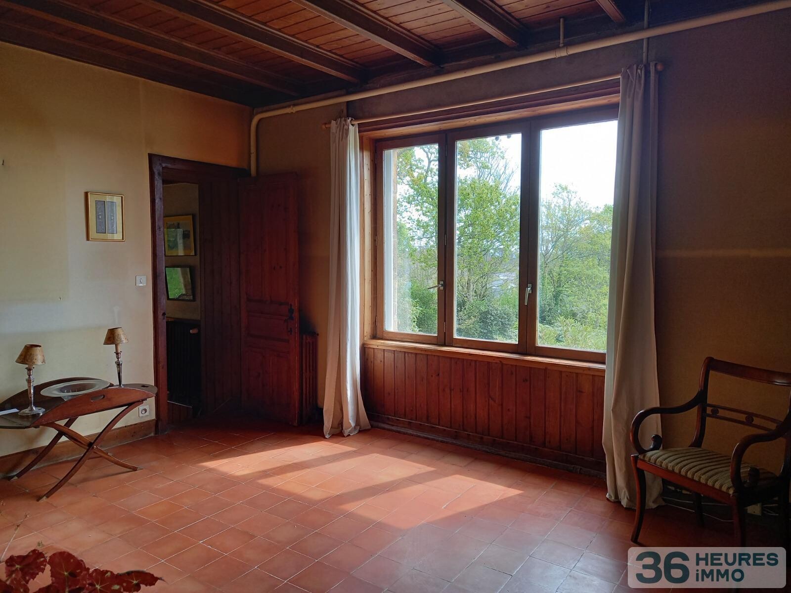 Villa des années 30 avec dépendances habitables