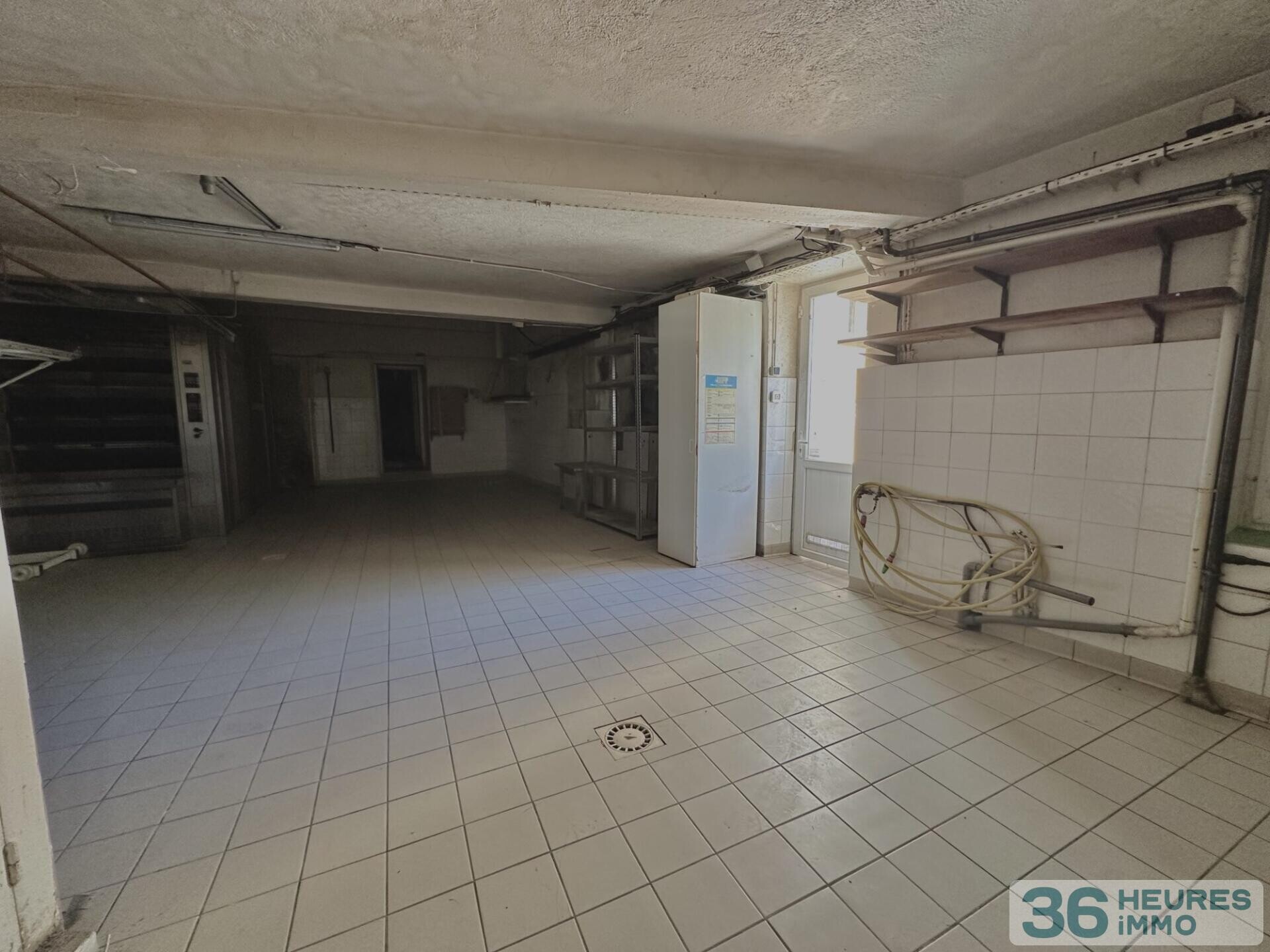 Immeuble avec appartement