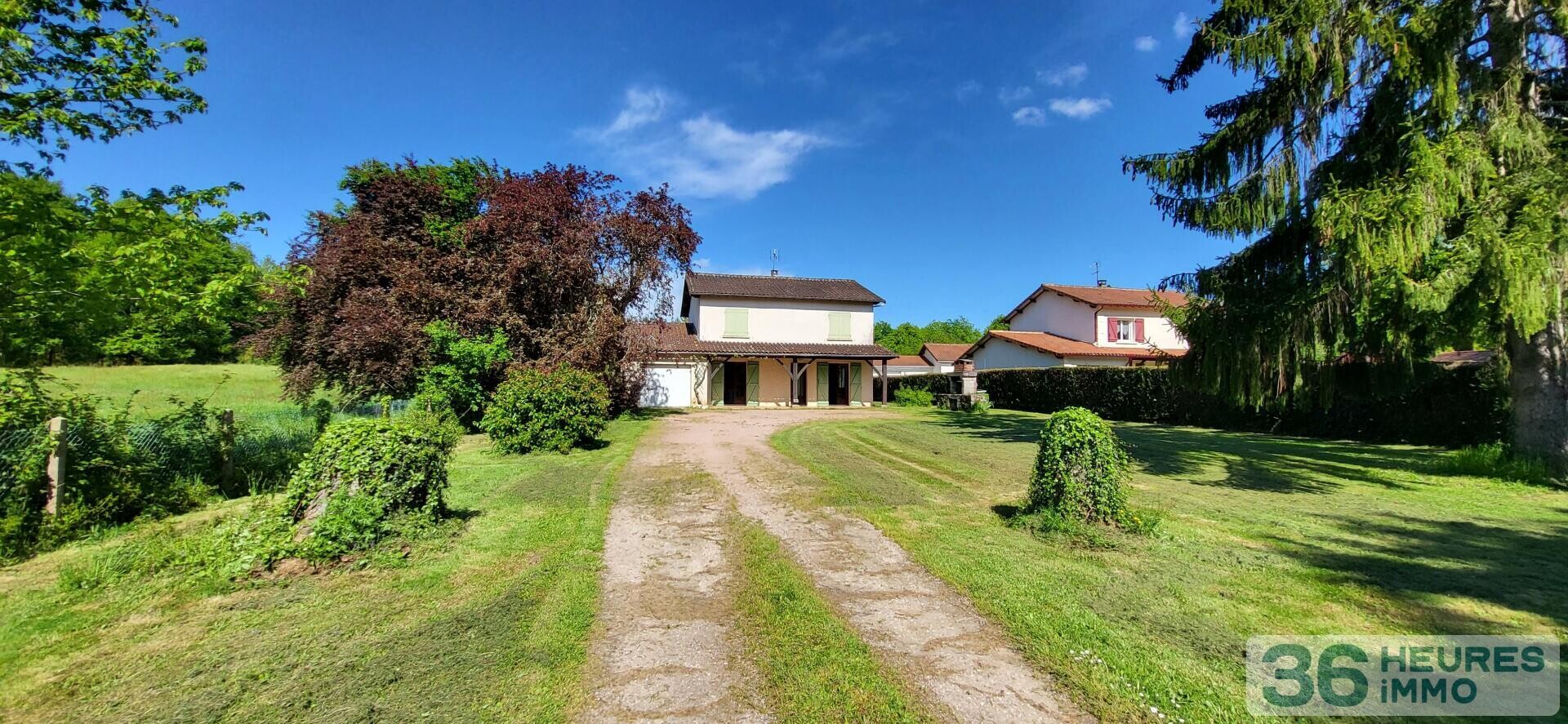 Maison année 80 avec jardin et garage 