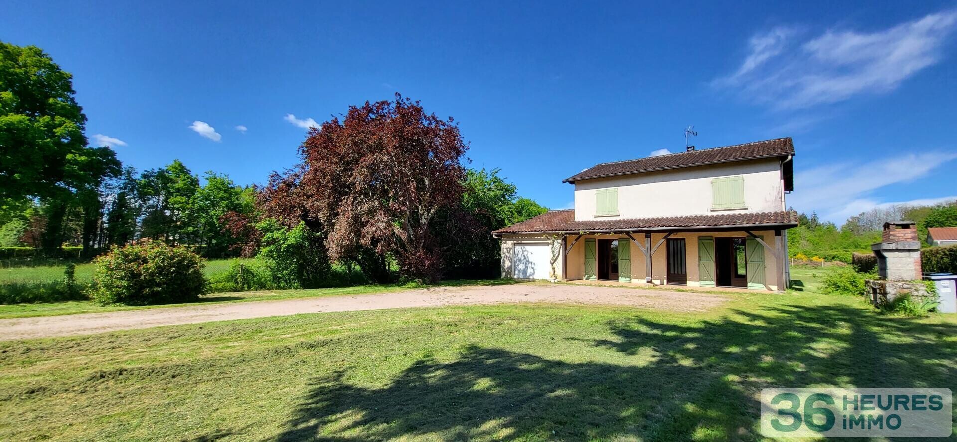 Maison année 80 avec jardin et garage 
