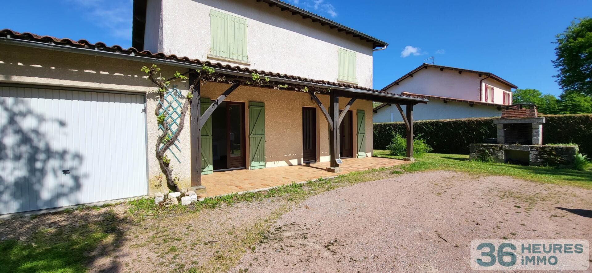 Maison année 80 avec jardin et garage 