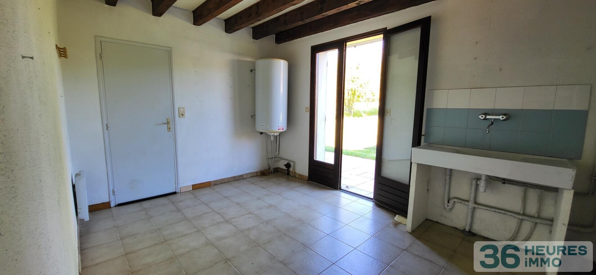 Maison année 80 avec jardin et garage 