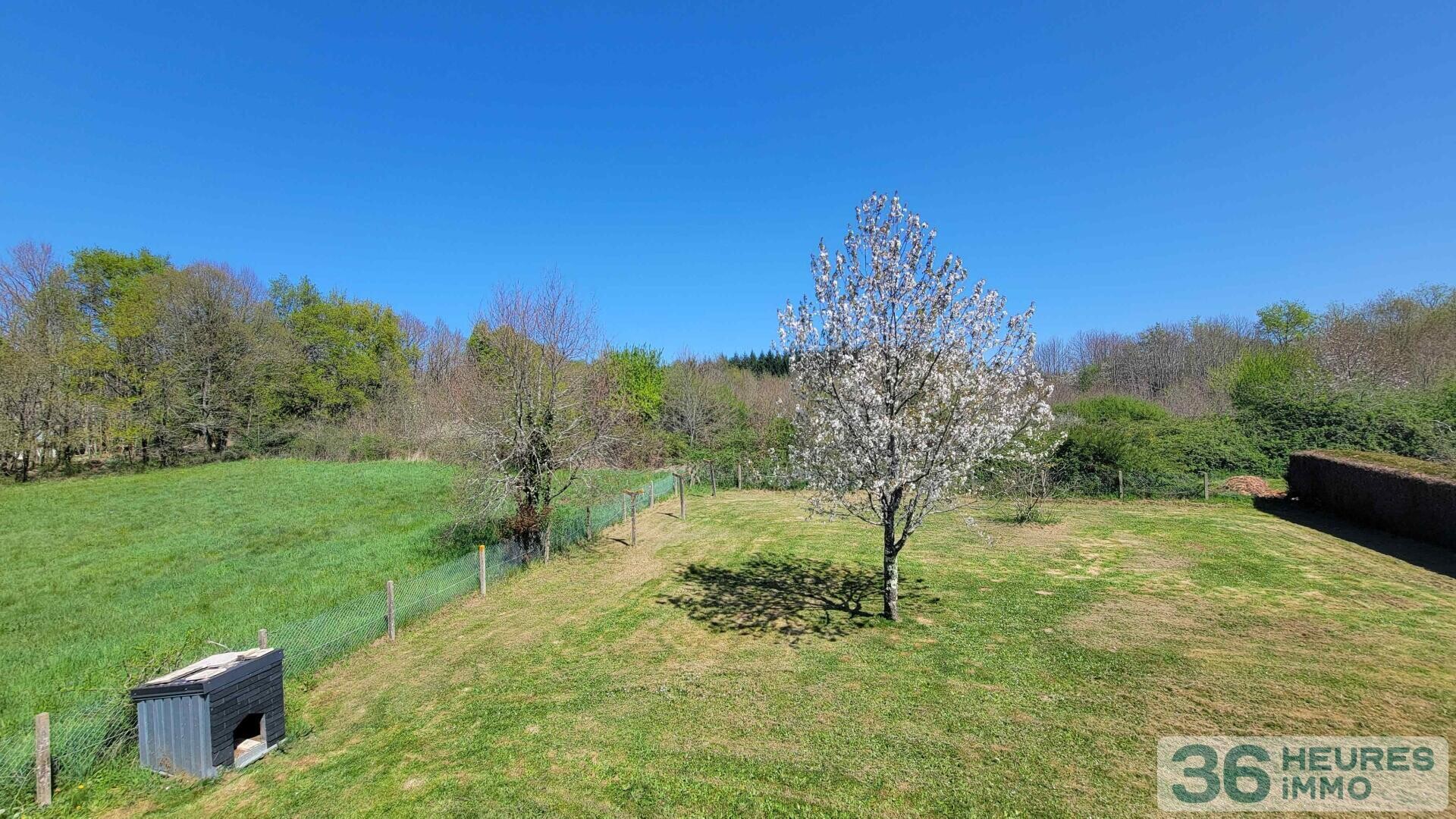 Maison année 80 avec jardin et garage 