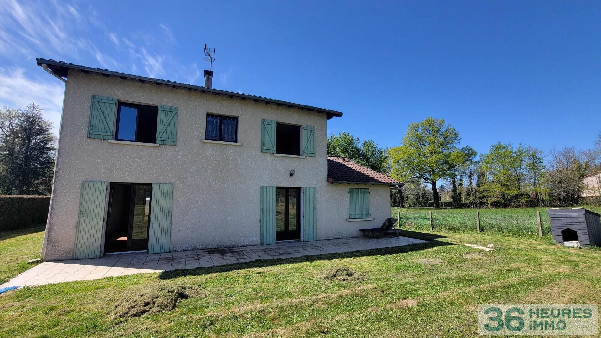 Maison année 80 avec jardin et garage 