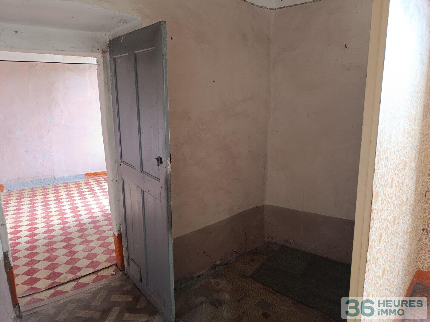 Appartement T3 à rénover intégralement avec jardinet + Terrain de 1460m²