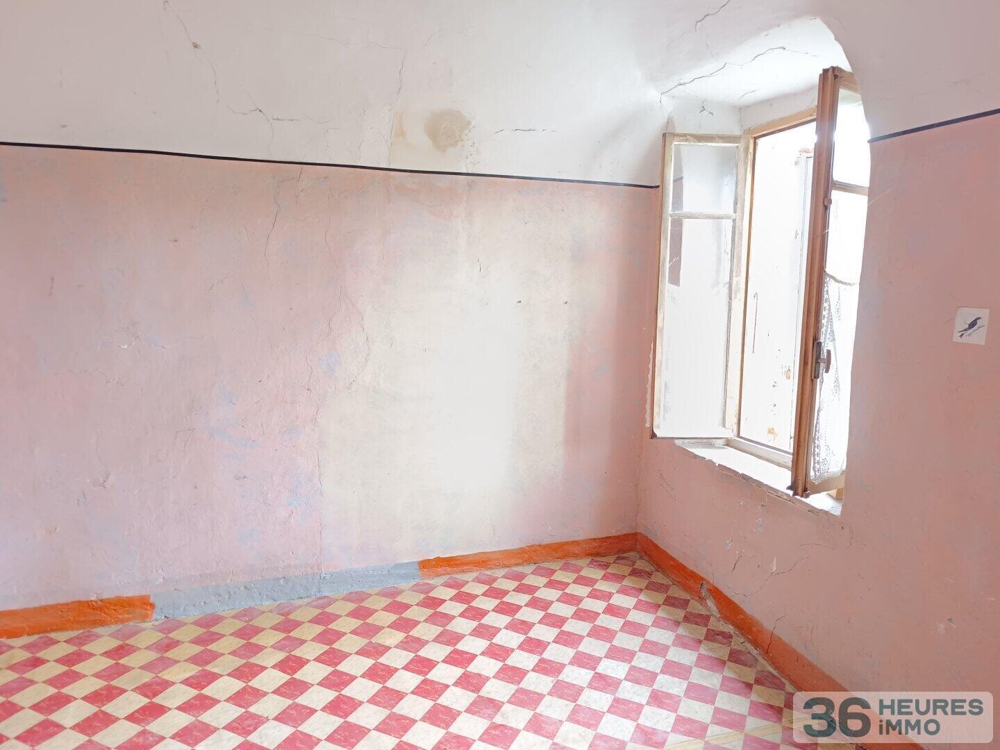 Appartement T3 à rénover intégralement avec jardinet + Terrain de 1460m²