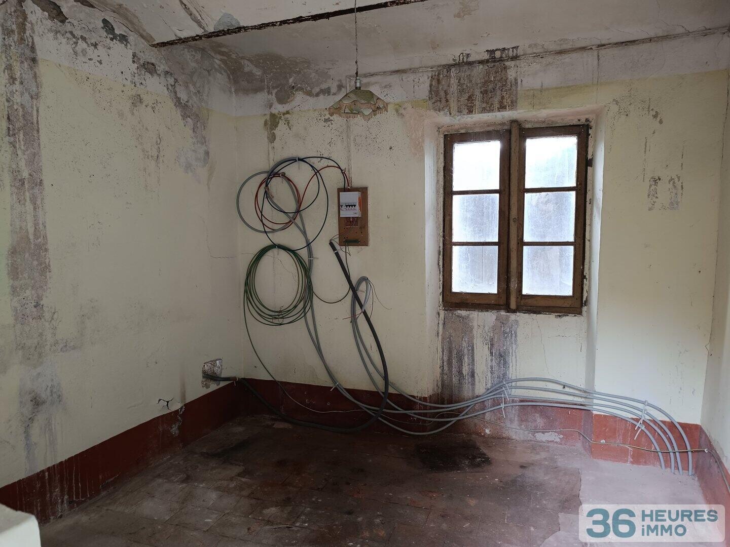 Appartement T3 à rénover intégralement avec jardinet + Terrain de 1460m²