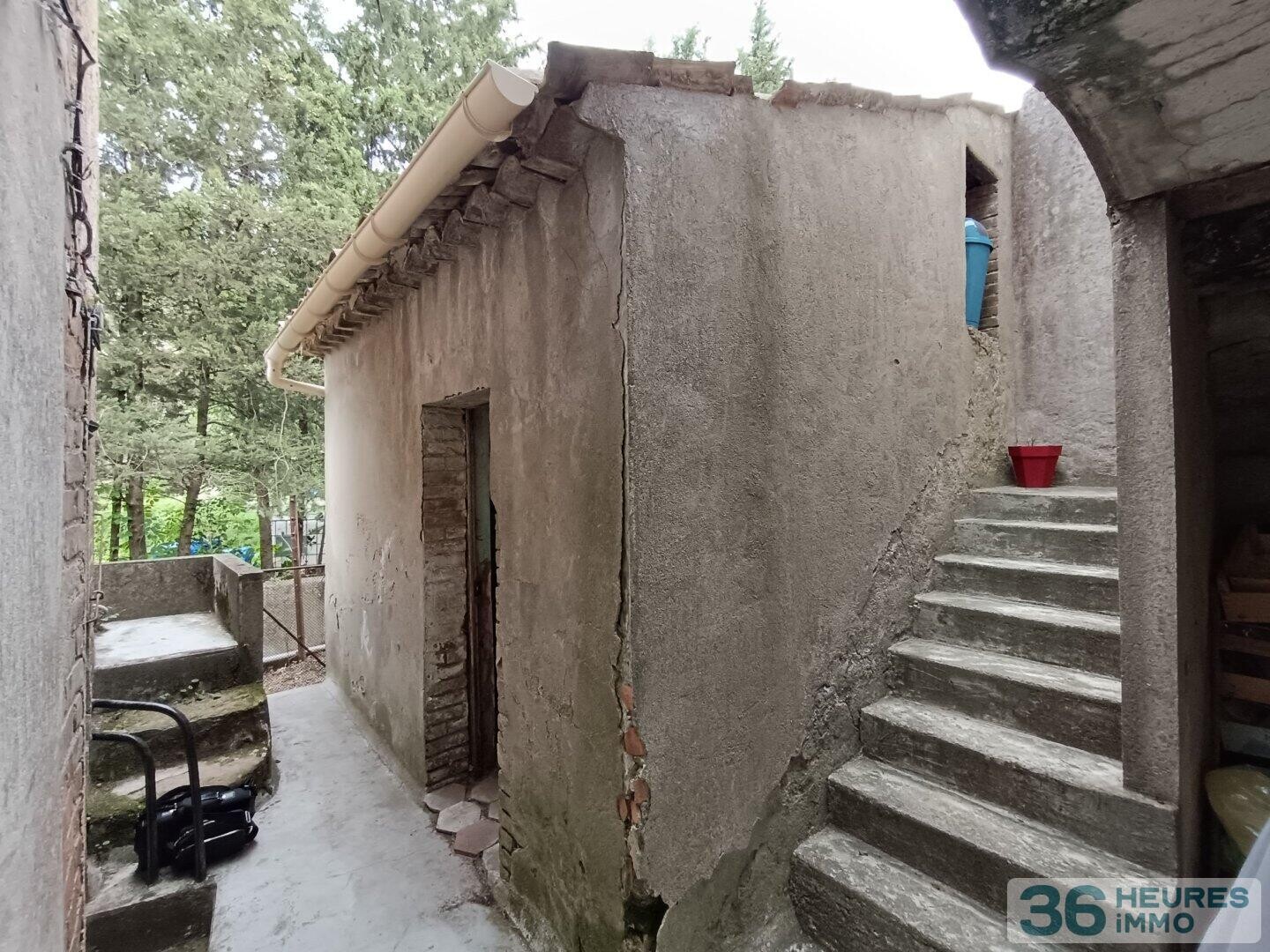 Appartement T3 à rénover intégralement avec jardinet + Terrain de 1460m²