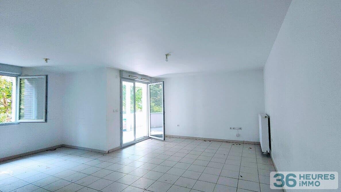 Appartement 3 pièces avec grande terrasse et cellier.