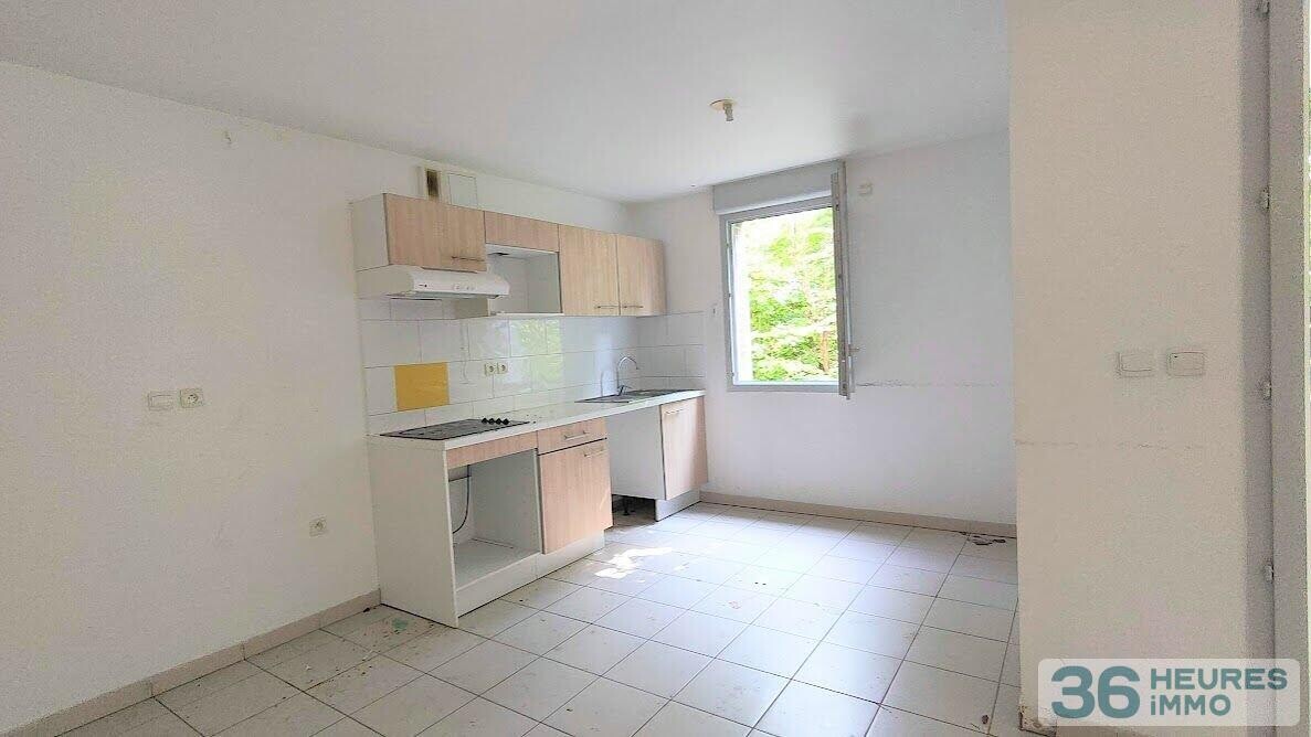 Appartement 3 pièces avec grande terrasse et cellier.