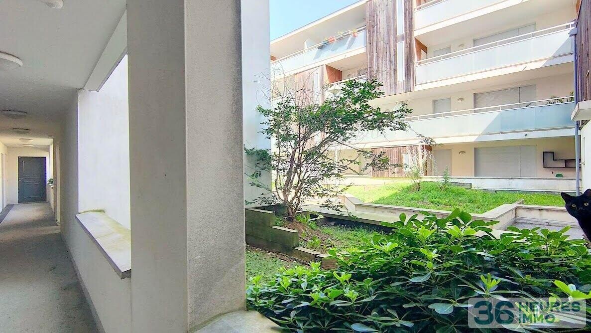 Appartement 3 pièces avec grande terrasse et cellier.