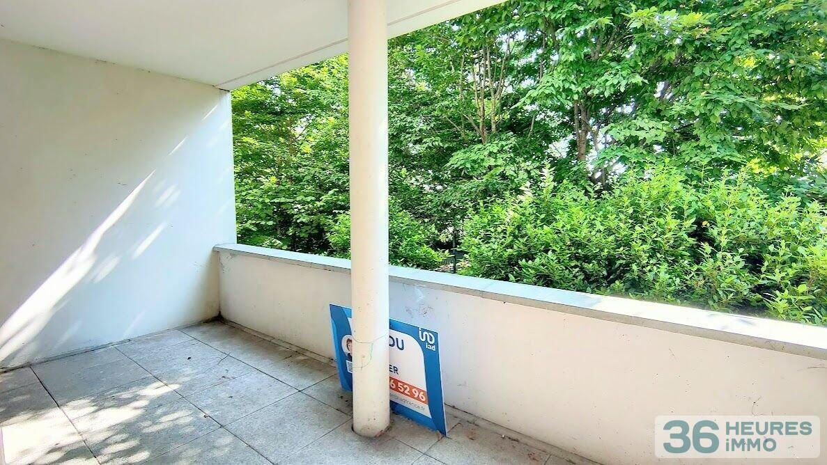 Appartement 3 pièces avec grande terrasse et cellier.