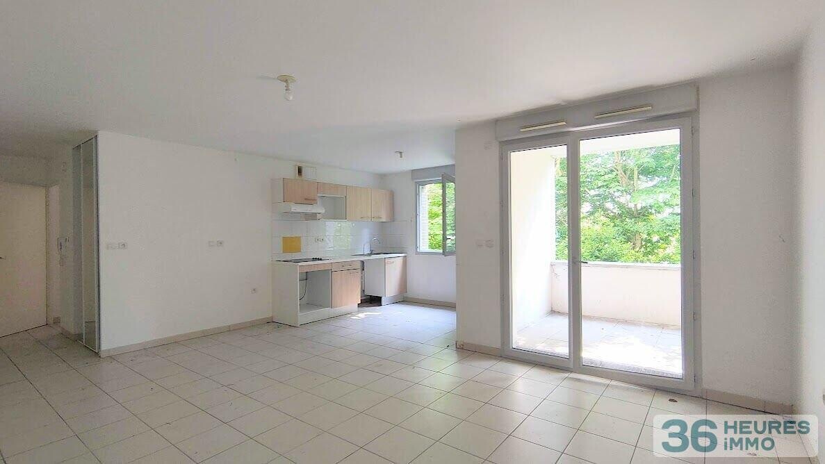 Appartement 3 pièces avec grande terrasse et cellier.