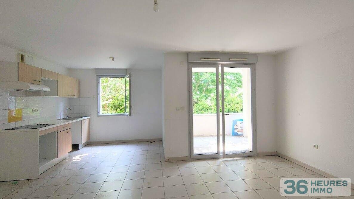 Appartement 3 pièces avec grande terrasse et cellier.