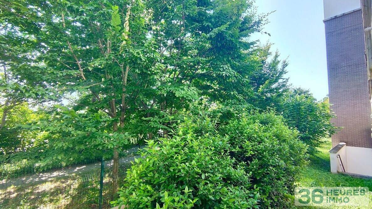 Appartement 3 pièces avec grande terrasse et cellier.