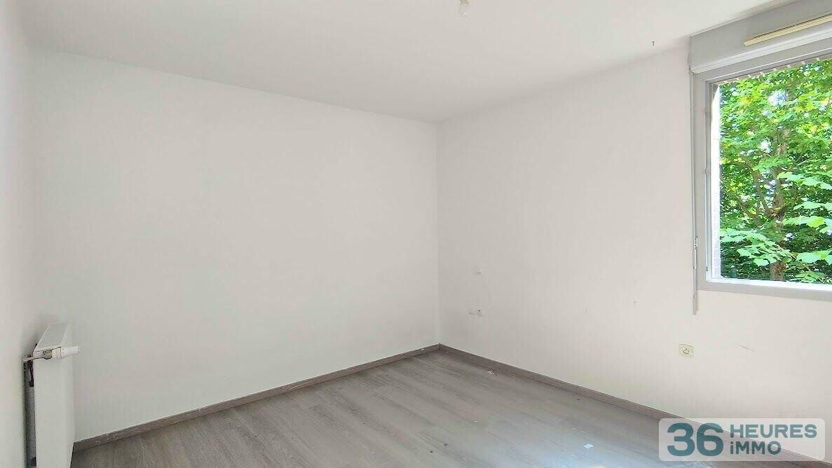 Appartement 3 pièces avec grande terrasse et cellier.