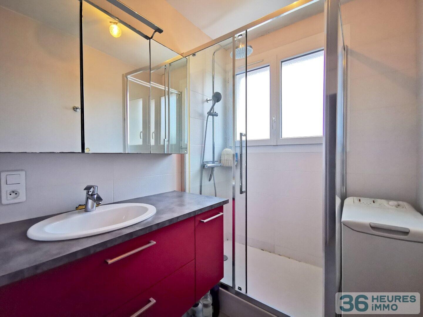 2 PIÈCES AVEC BALCON, PARKING en s/s ET CAVE