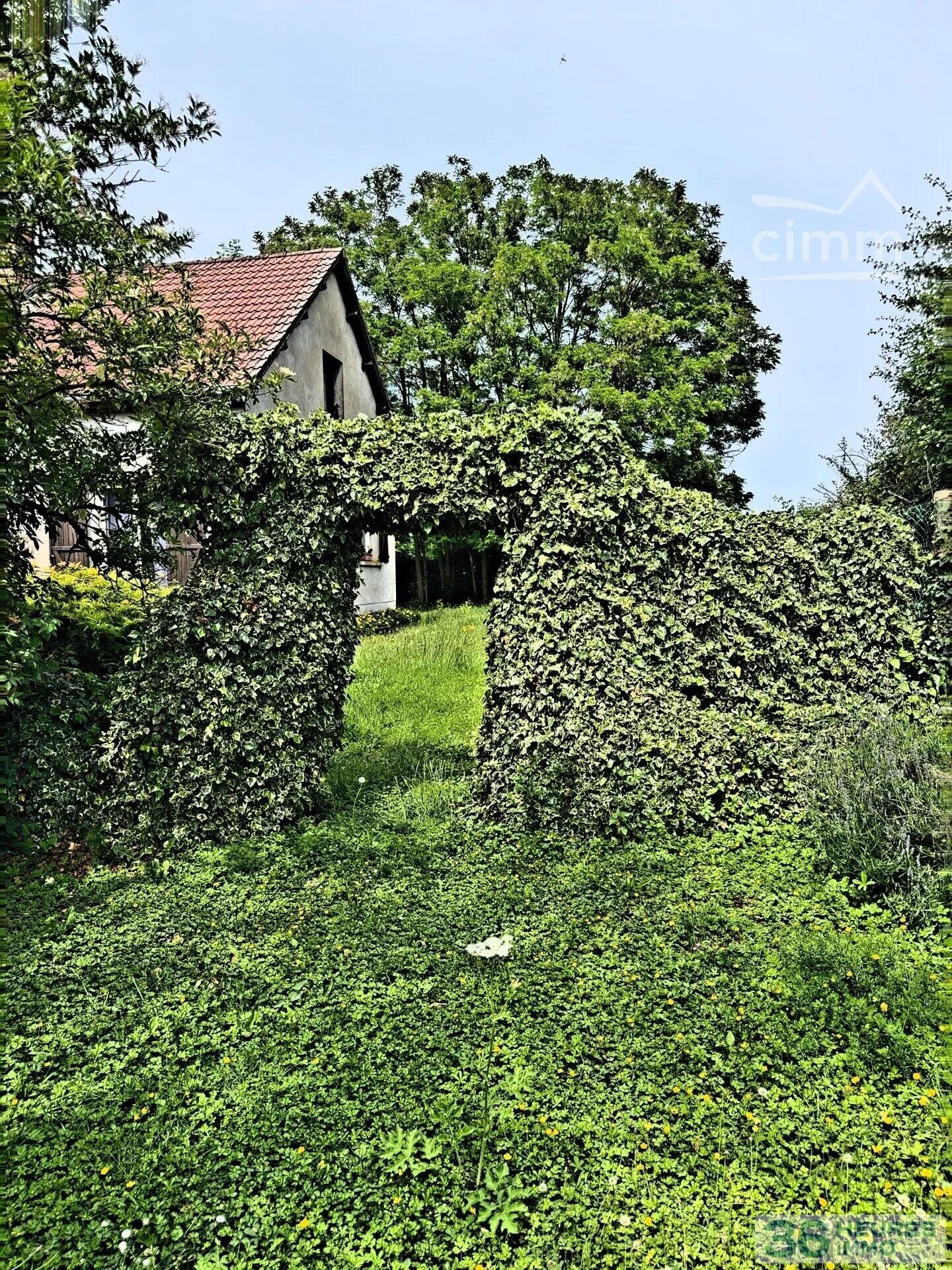 A VENDRE-PAVILLON(1984) 174m² SUR 2095m² DE TERRAIN-120 000€