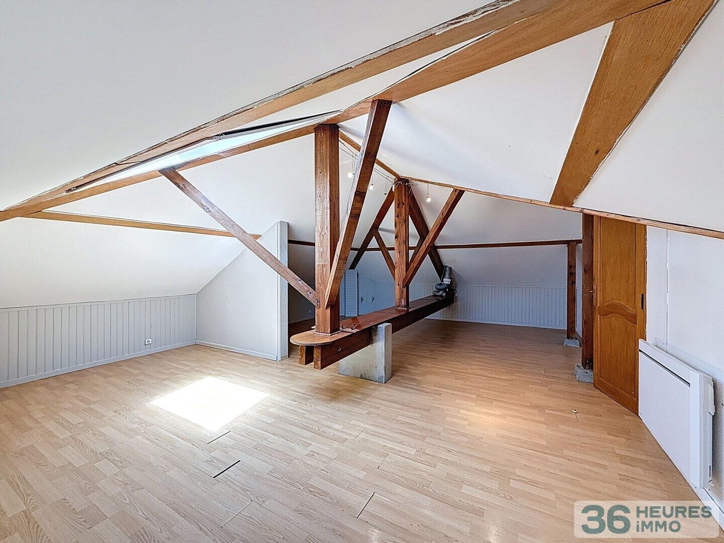 Maison familiale avec piscine et grands volumes à Leyrieu