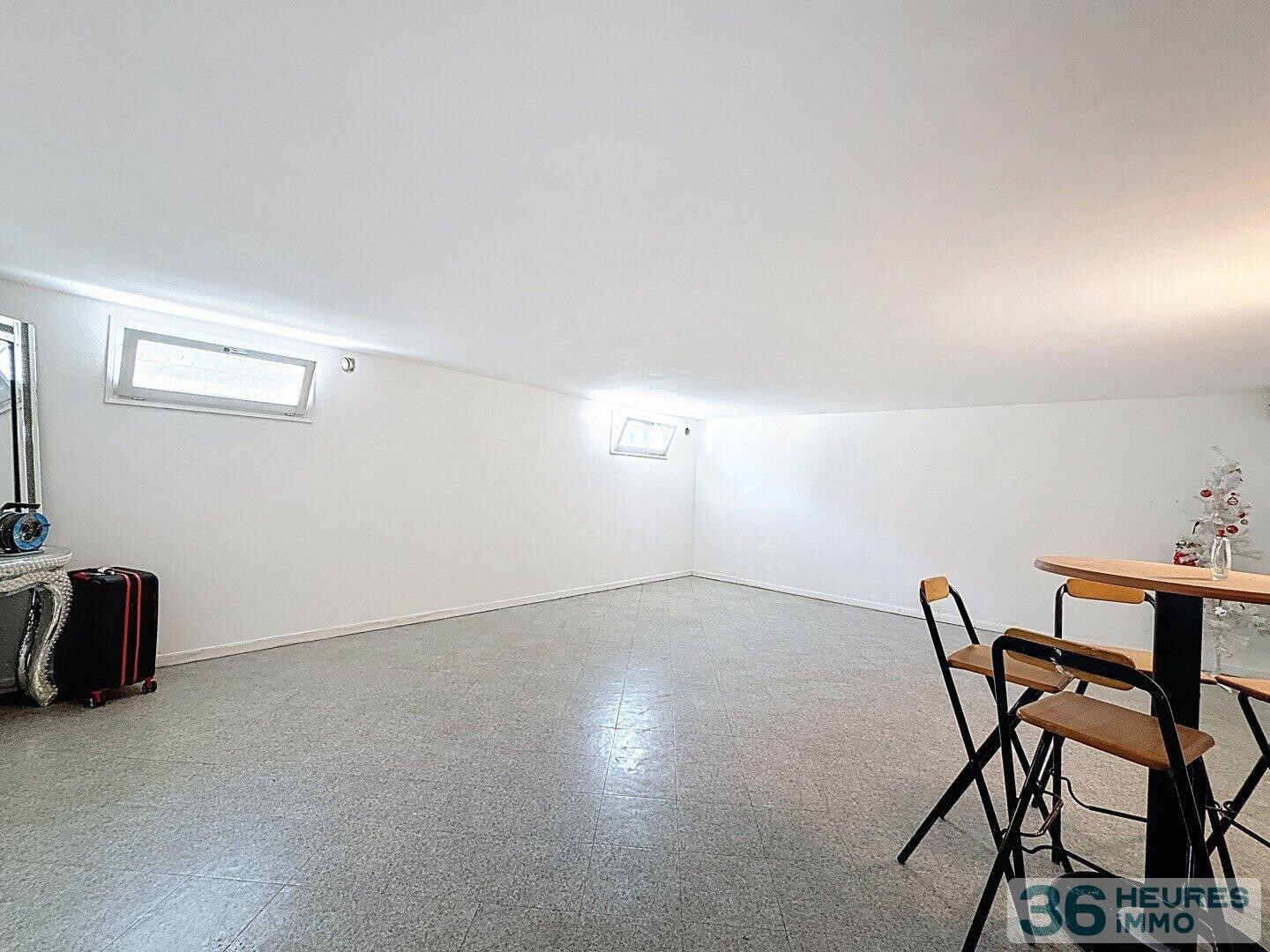 Maison familiale avec piscine et grands volumes à Leyrieu