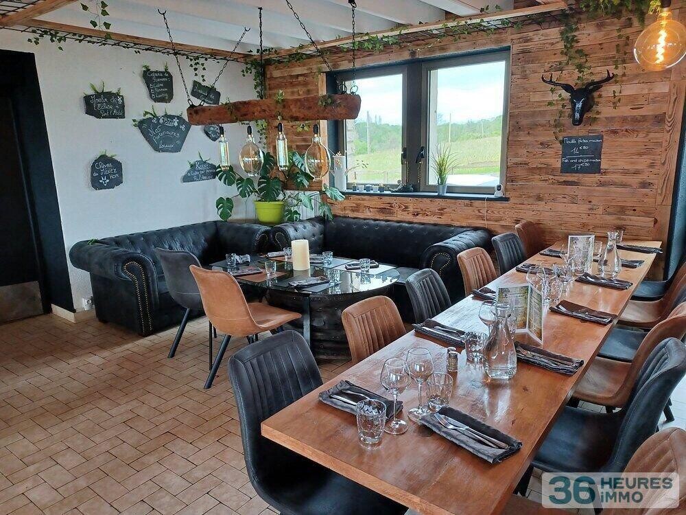 maison avec murs commerciaux 