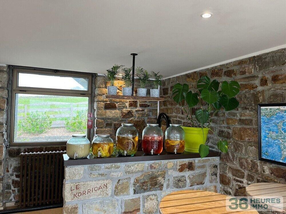 maison avec murs commerciaux 