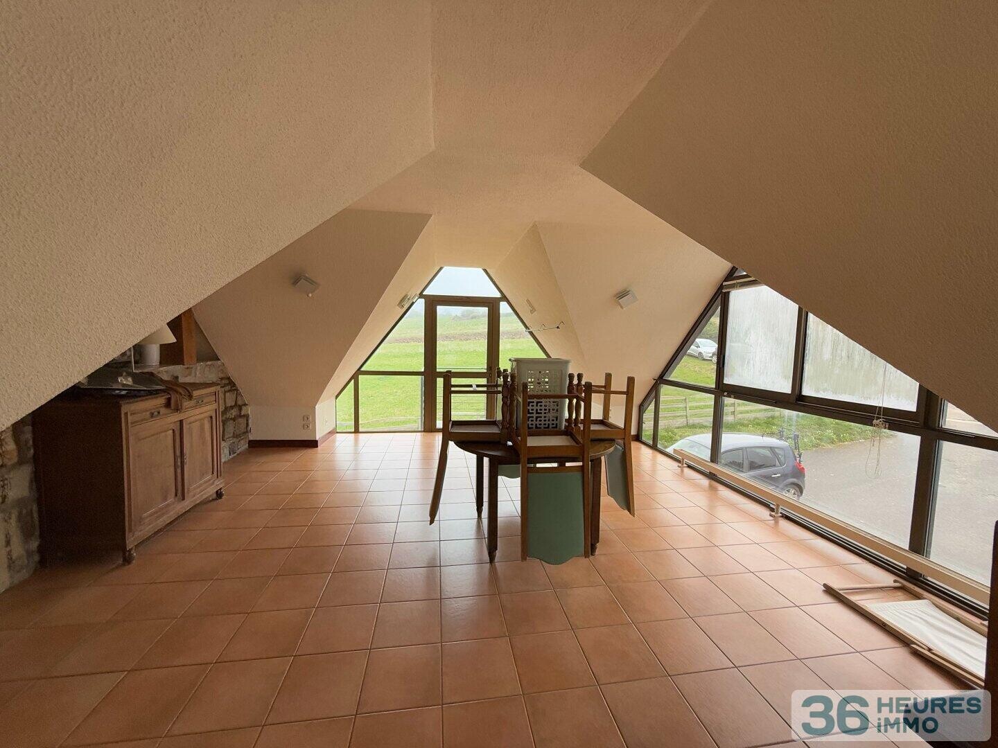 maison avec murs commerciaux 