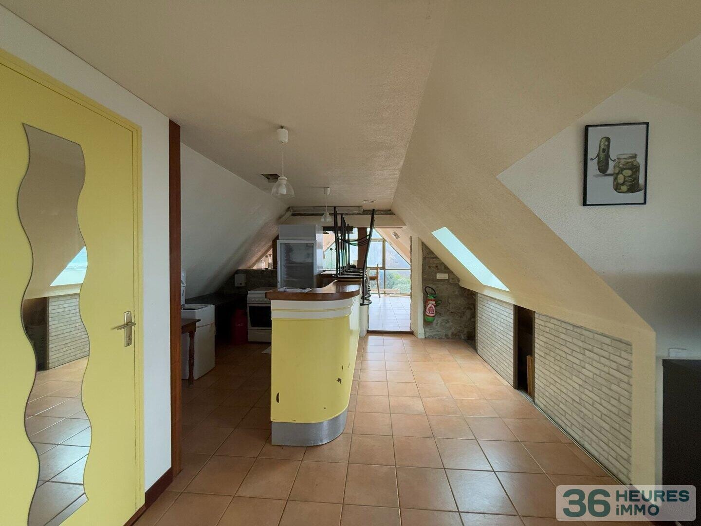 maison avec murs commerciaux 