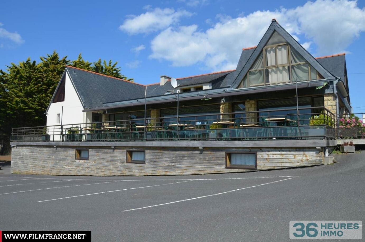 maison avec murs commerciaux 