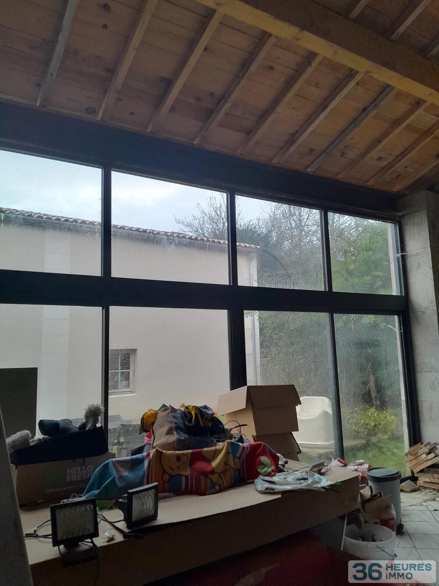 Maison de pierres à réhabiliter