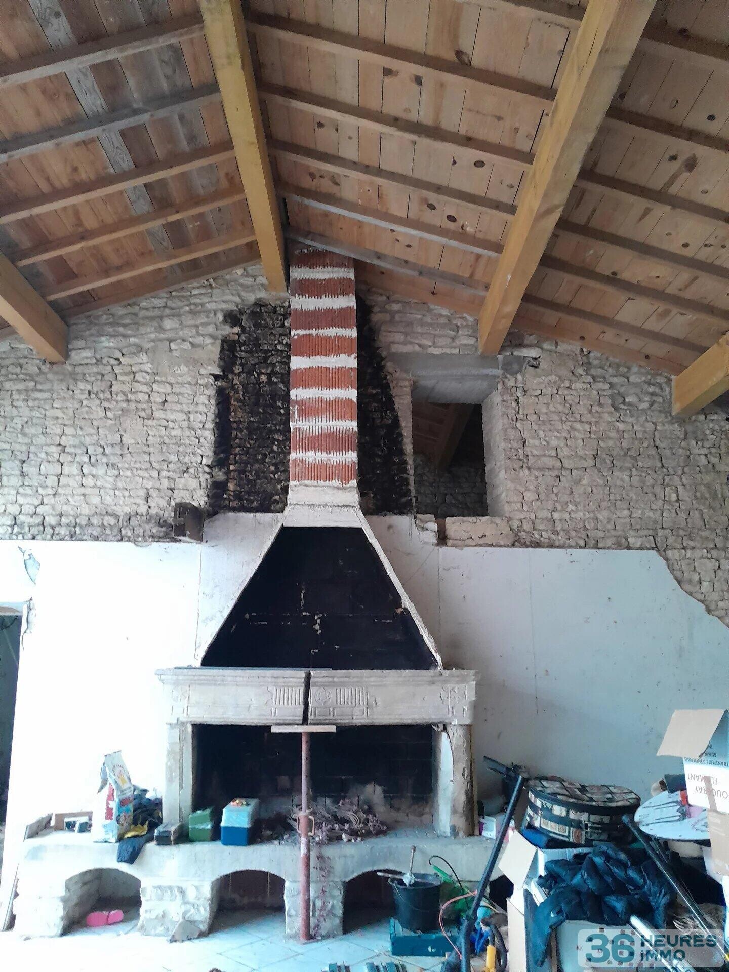 Maison de pierres à réhabiliter