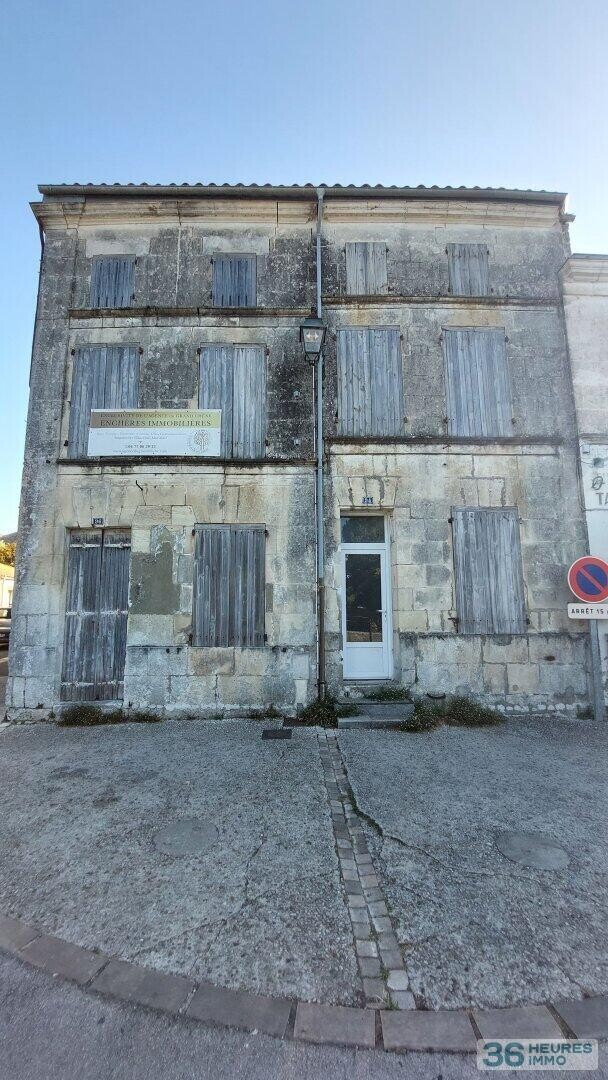 MAISON VILLAGEOISE A RESTAURER EN BORD DE CHARENTE