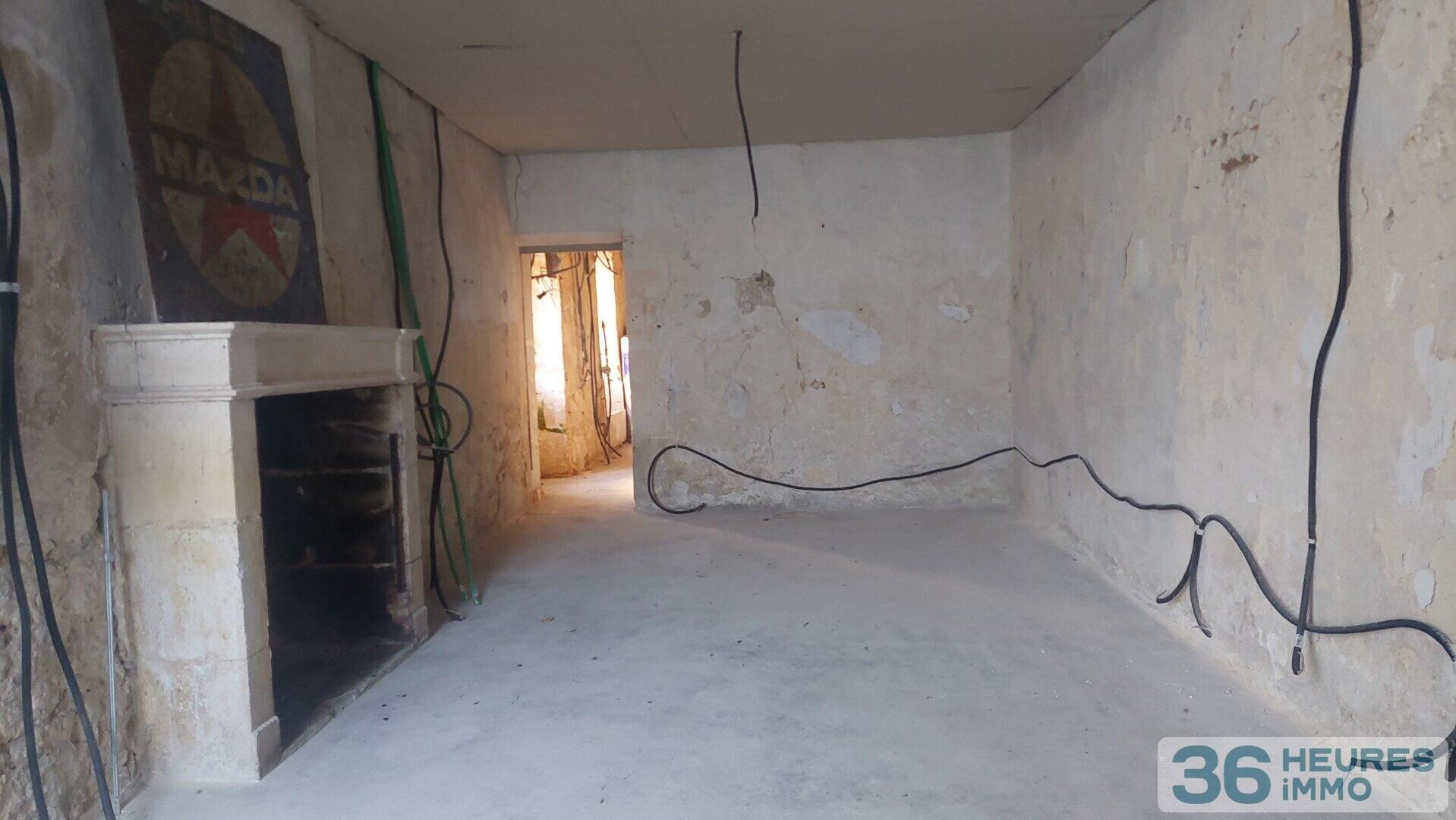 MAISON VILLAGEOISE A RESTAURER EN BORD DE CHARENTE