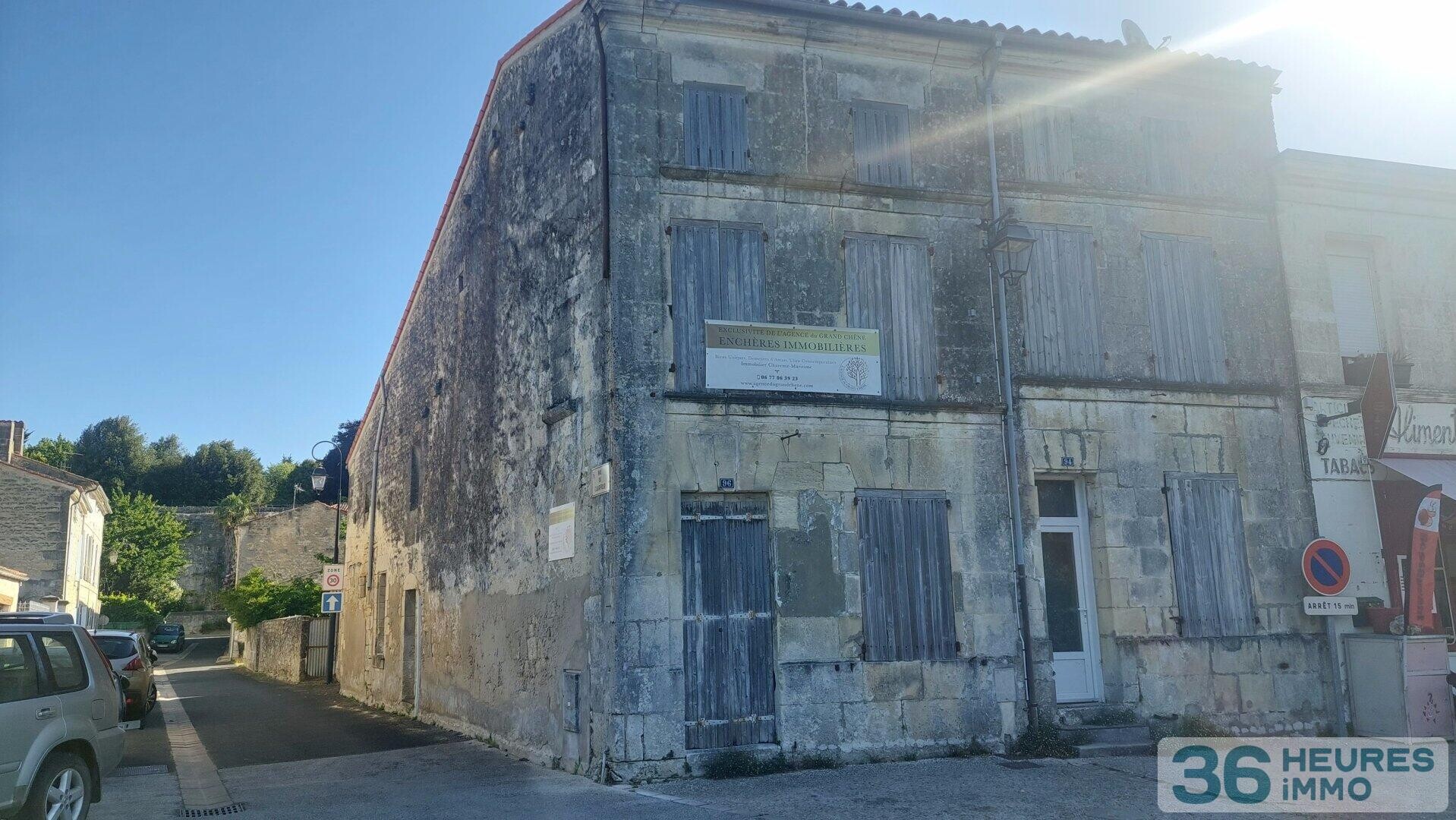 MAISON VILLAGEOISE A RESTAURER EN BORD DE CHARENTE
