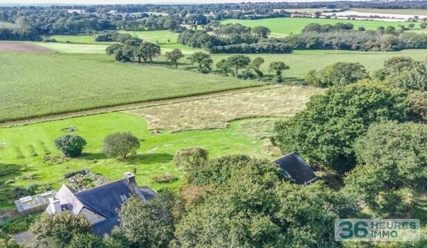 Maison lumineuse avec vue dégagée et hectare de terrain - proche Maël-Carhaix