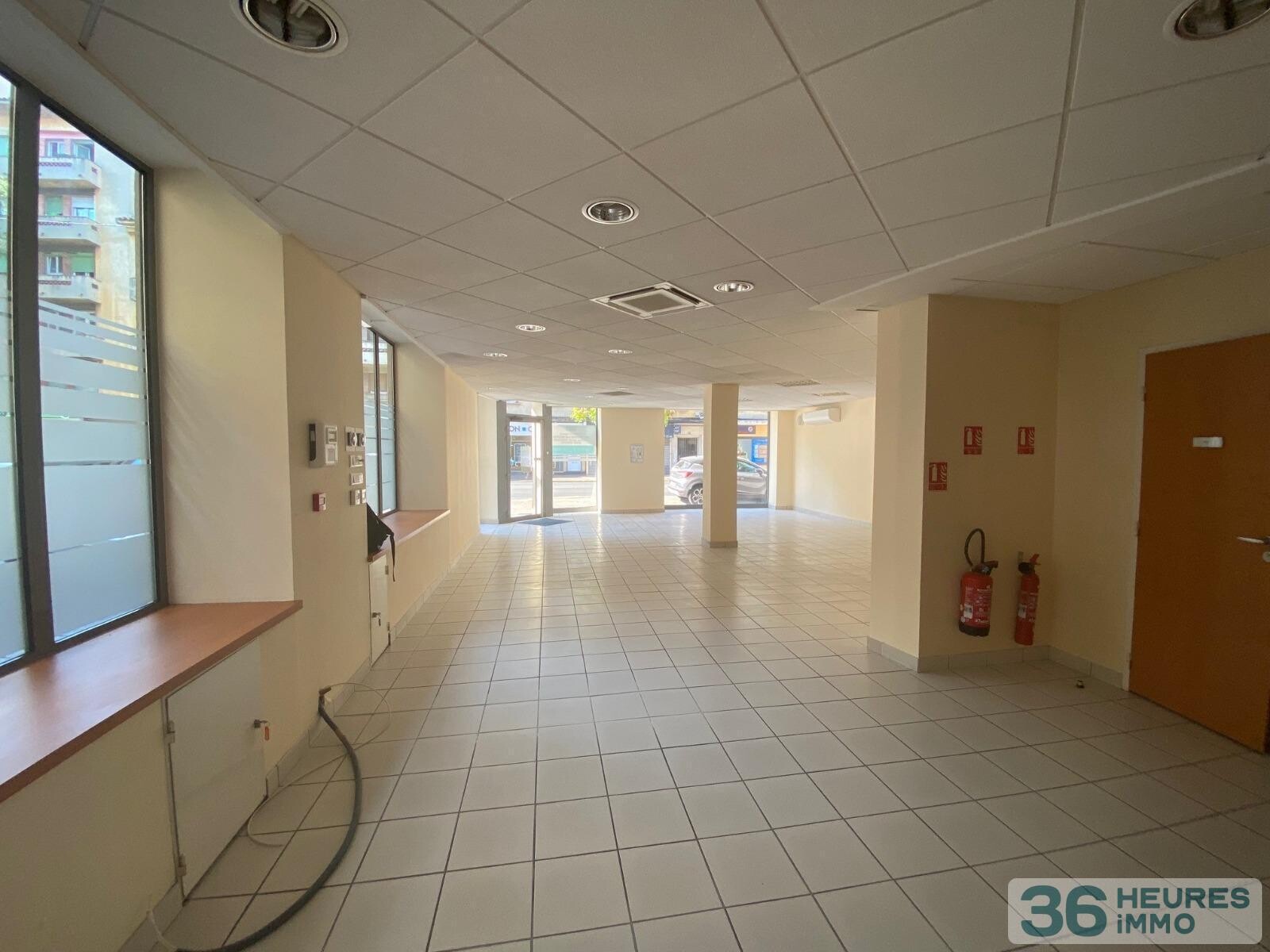 Locaux commerciaux avenue du XVème Corps - Pont du Las