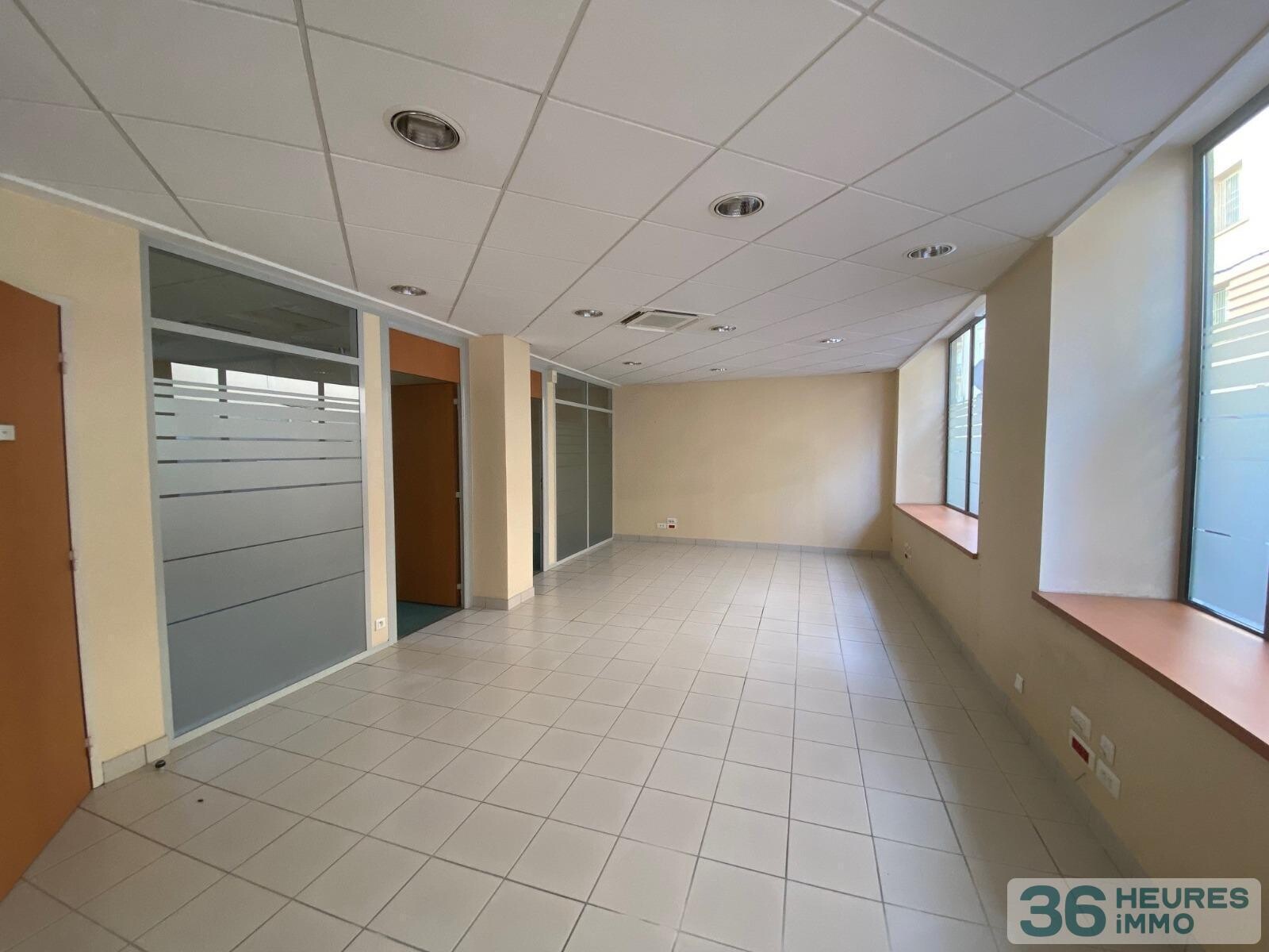 Locaux commerciaux avenue du XVème Corps - Pont du Las