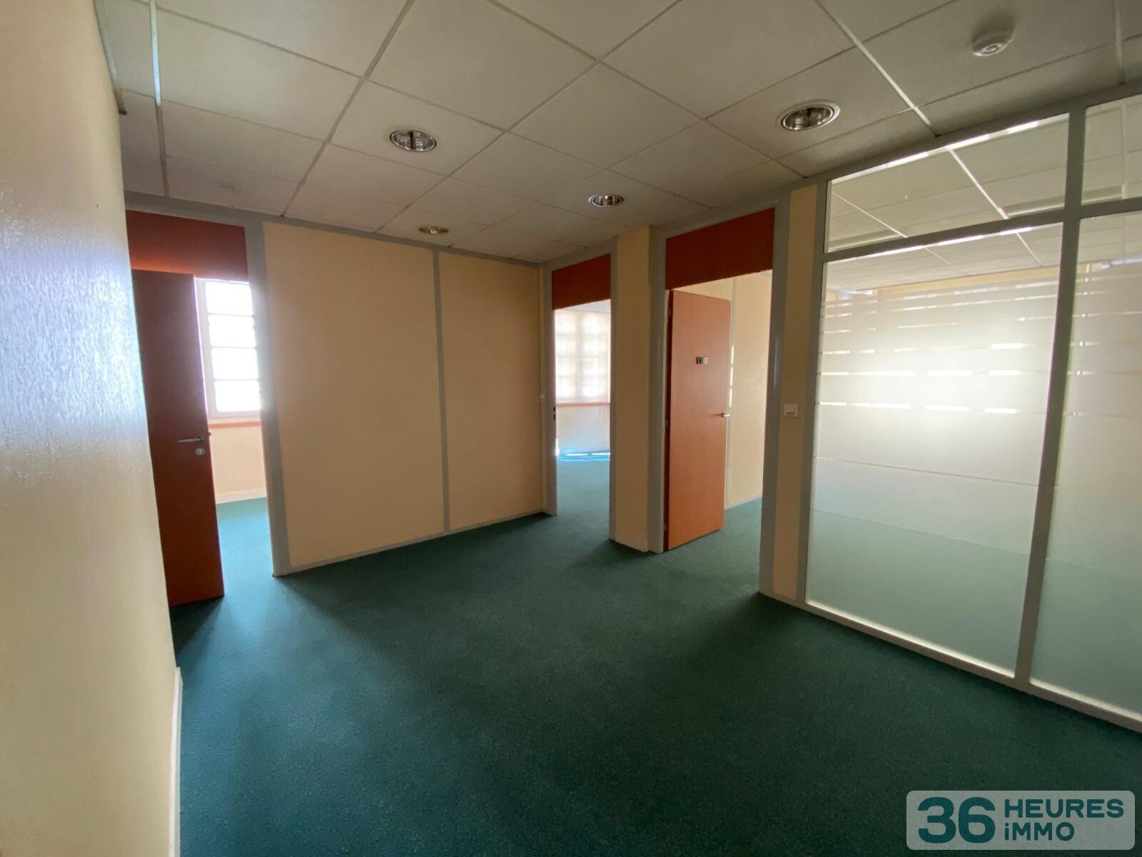 Locaux commerciaux avenue du XVème Corps - Pont du Las