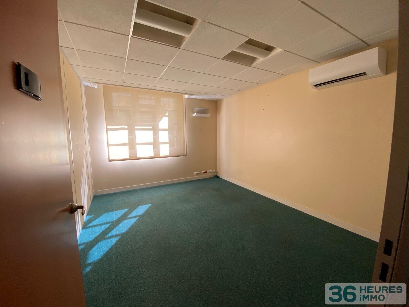 Locaux commerciaux avenue du XVème Corps - Pont du Las