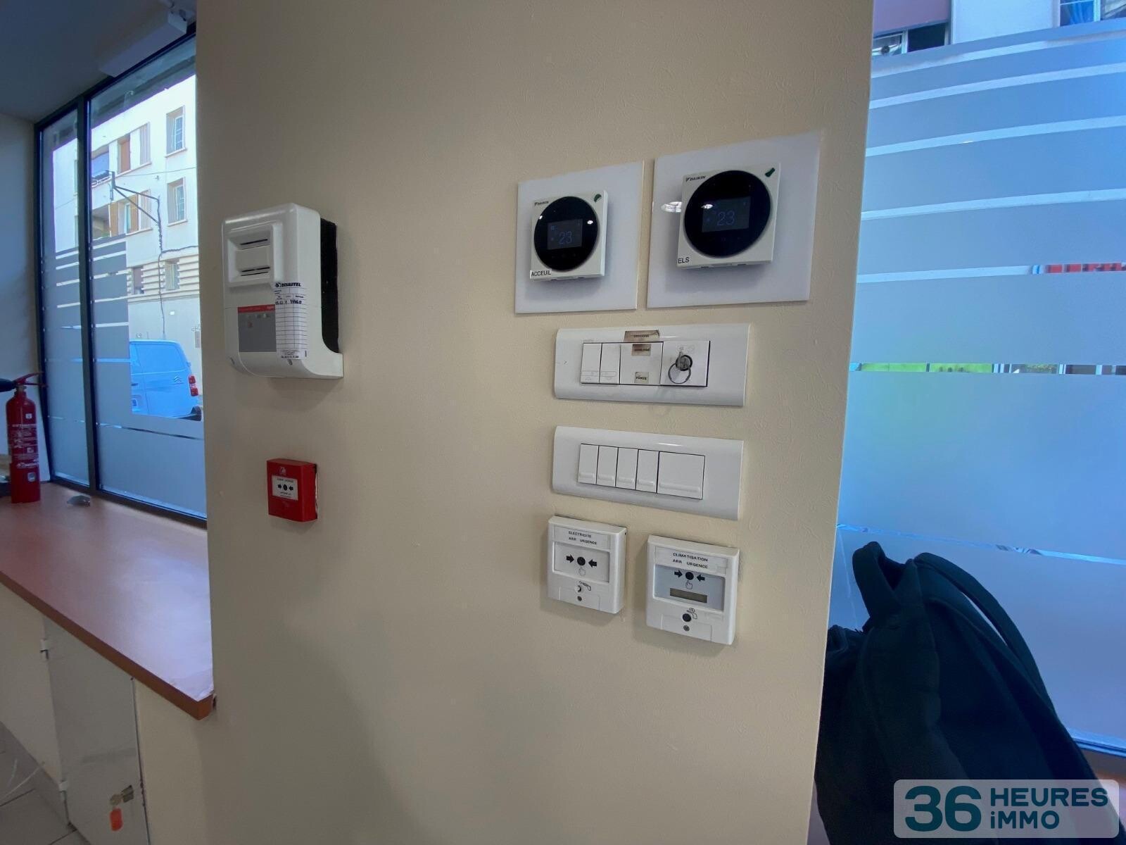 Locaux commerciaux avenue du XVème Corps - Pont du Las