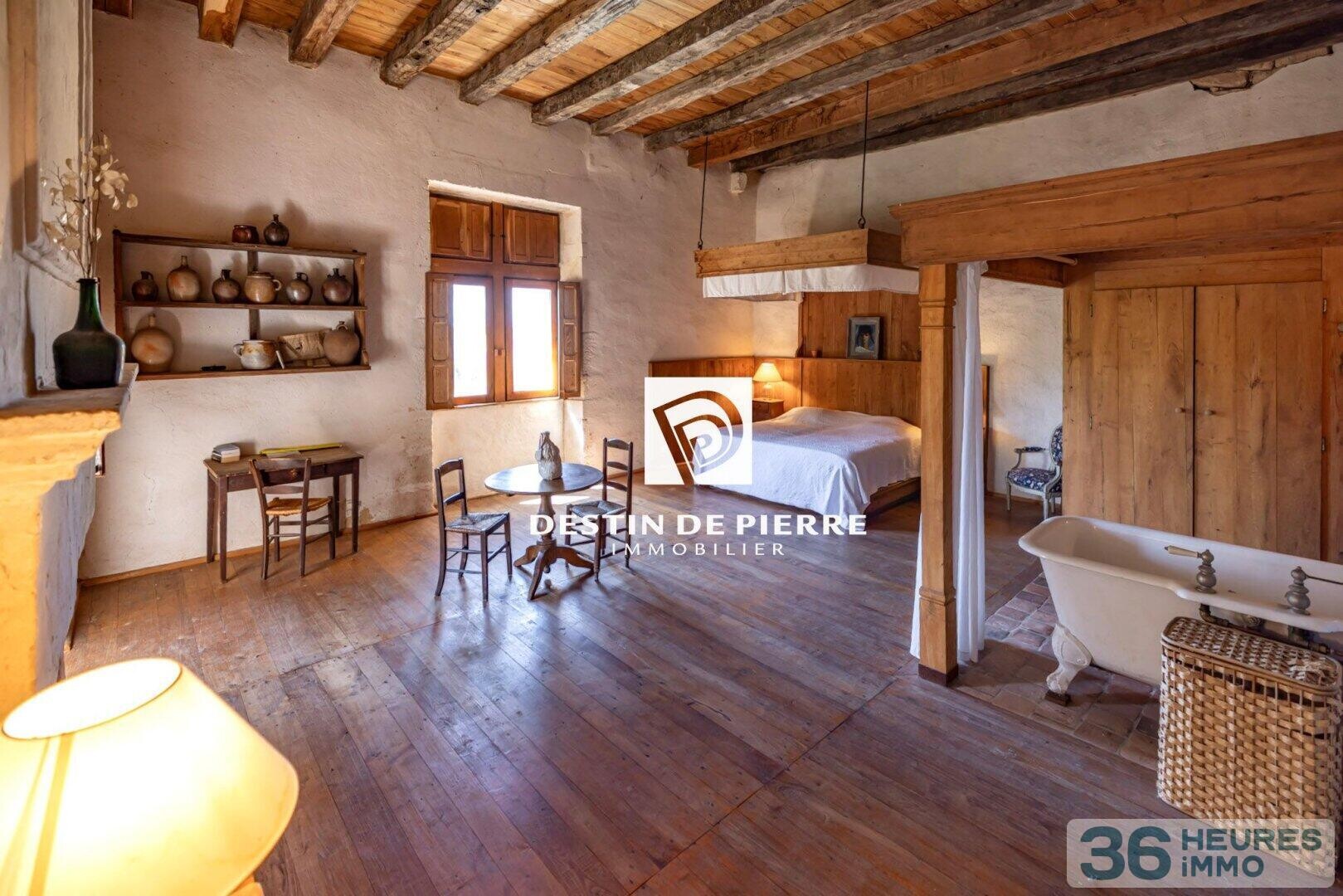 Périgord Noir - Manoir Renaissance et maison paysanne - 11 ha bois et prairies